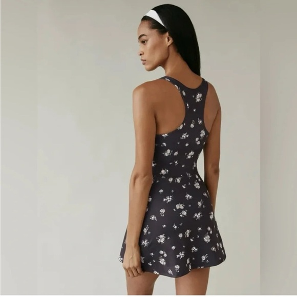 EUC Reformation Bella Ecomove Active Dress In Daisy - Picture 2 of 7